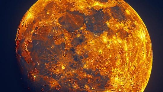 Pourquoi la Lune est orange ? Explication scientifique du phénomène lunaire.