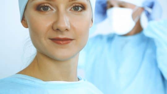 Chirurgie du menton : options pour un résultat naturel