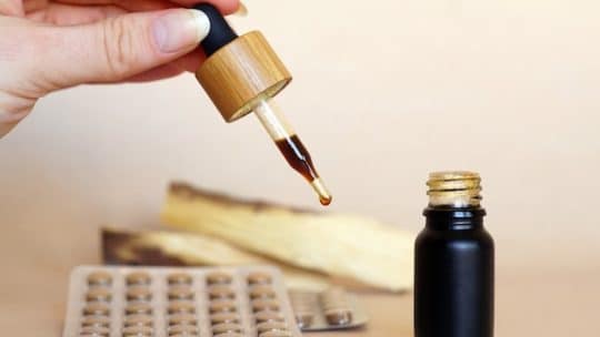 Dites adieu à la toux et à la gorge irritée avec les huiles essentielles !